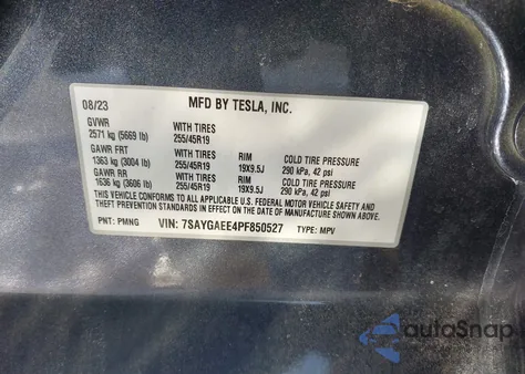 2023 Tesla Model Y Awd/Long Range Dual Motor All-Wheel Drive z USA, uszkodzony, nr VIN 7SAYGAEE4PF850527